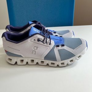 On Cloud 5 Push Lavender Chambray, women’s sz 8.5, almost new, worn 1x.